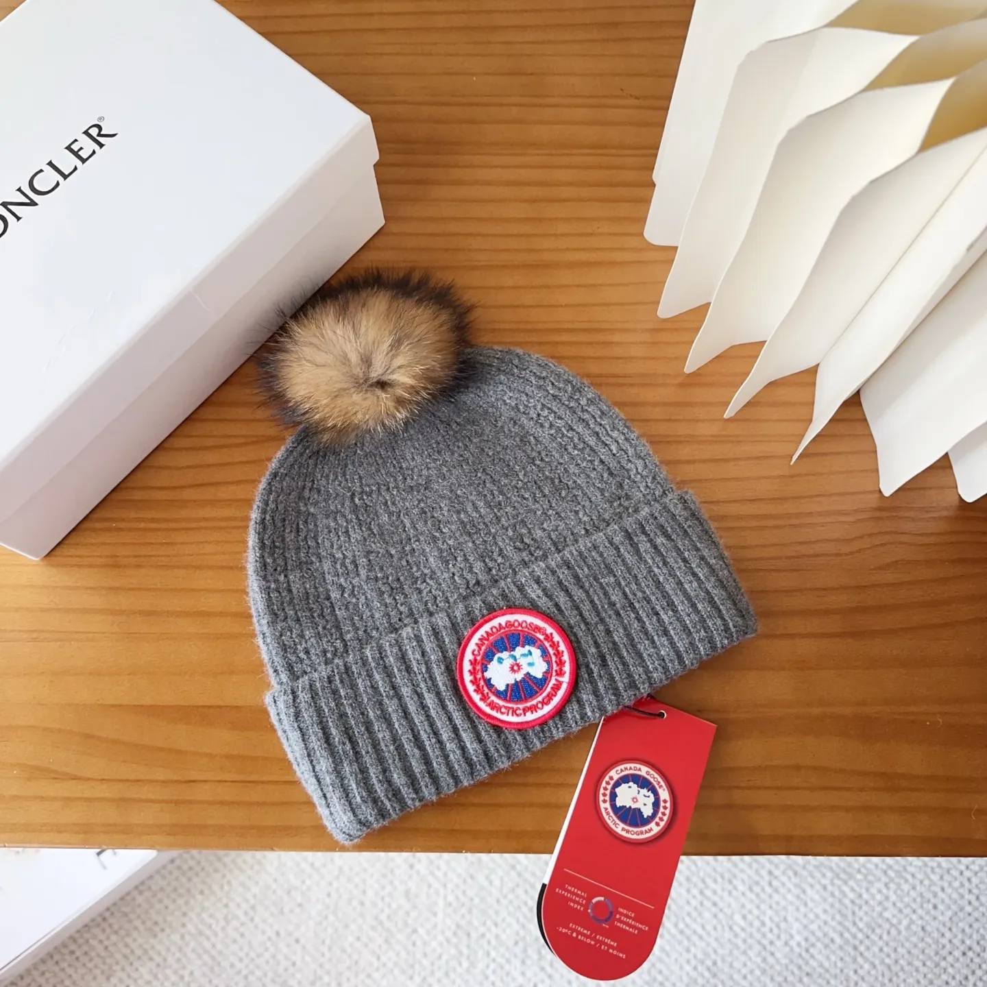 💰74 CANADA GOOSE Canada Goose winter warm cashmere cold hat. Rabbit wool material, thick feel, not easy to deform. Fashionable and versatile couple hat, imported embroidery logo, cashmere cotton yarn, head circumference: 55-58cm